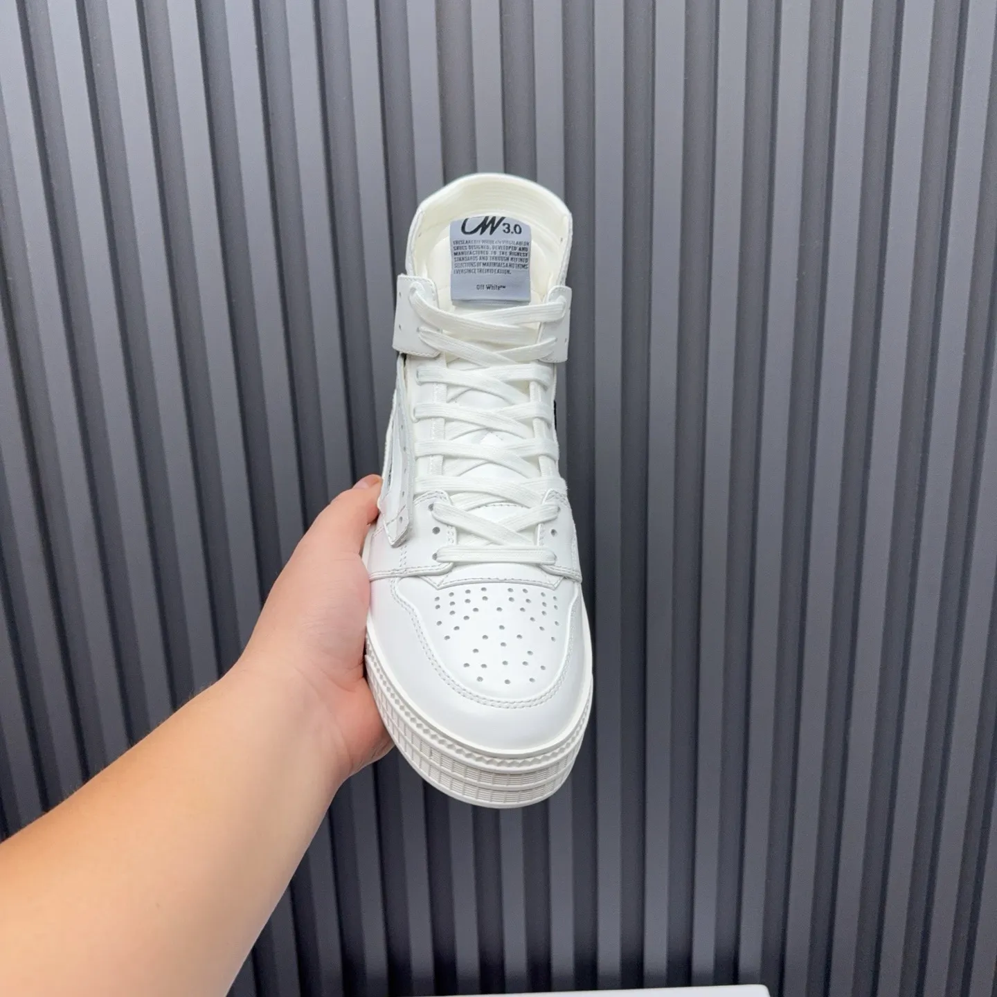 Men's shoes💰740 OFF WHITE ⚡️Couple style⚡️The latest spring style street casual shoes, released with the highest quality version on the market👊Series original mold opening, original lasting, production technology 1:1 original version➰🔜The best choice for more and more celebrities and Internet celebrities🔸In the classics Changes in the code🔸Innovate in the trend🔸Strive to break away from the shackles of bad street design🔝Although he is not the originator of fashion design, he is definitely a shining dark horse in avant-garde design🐴🆙Do not follow the trend🔅Not universal beauty🔅 Fabric💯First-layer cowhide Lining💯Imported skin-friendly and environmentally friendly polyester mesh Foot pads💯Original molded high-elastic environmentally friendly molding pads Midsole💯Made with original last-last technology Outsole💯Rubber outsole Packaging💯Official website synchronizes full set of packaging (brand wrapping paper, brand certificate, brand cloth bag) Code numbers 35-44, 45 46 Customized
